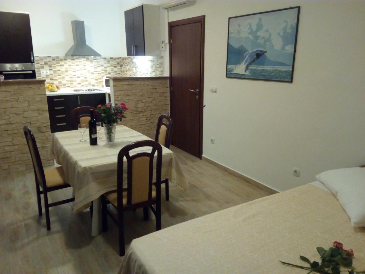 Apartment On The Beach 로크바 로고즈니차 외부 사진