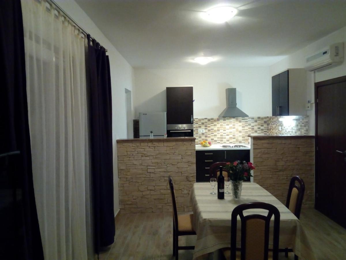 Apartment On The Beach 로크바 로고즈니차 외부 사진