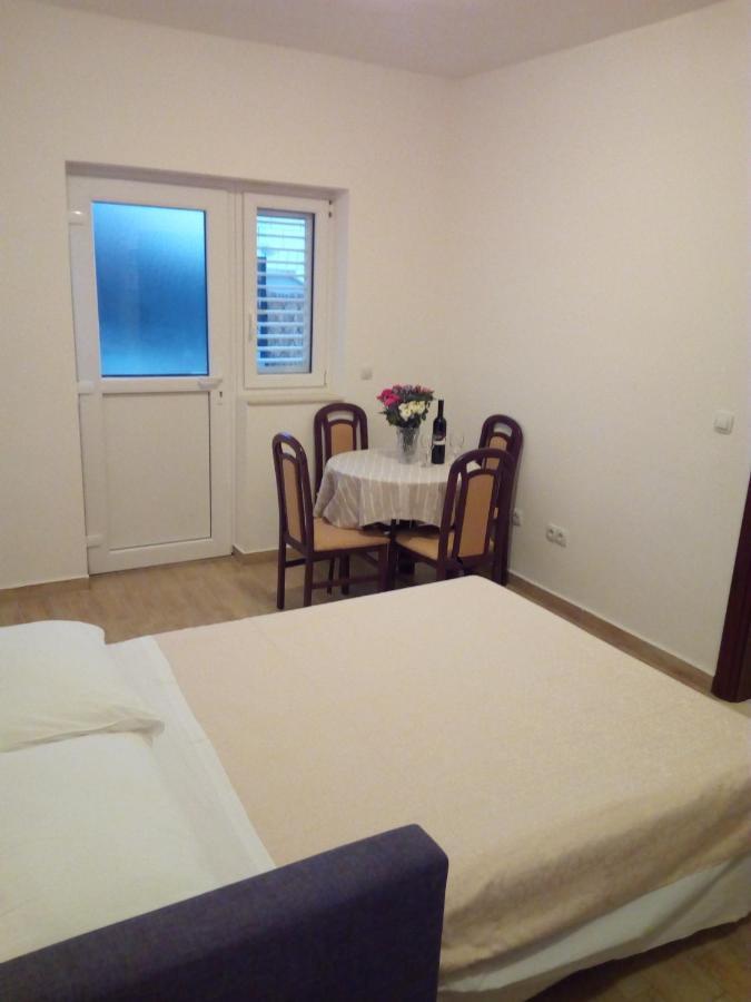 Apartment On The Beach 로크바 로고즈니차 외부 사진